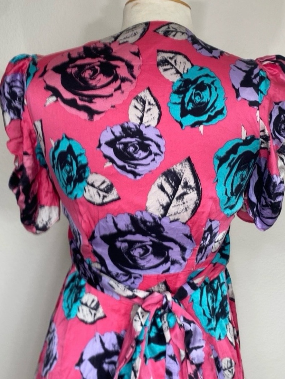 Betsey Johnson Women's Pink Rosette V Neck Short Sleeve Satin Mini Dress Size 4 - Picture 10 of 16